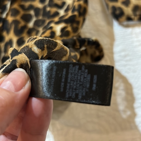 Express Cheetah Print Blouse. Medium. - Picture 9 of 9